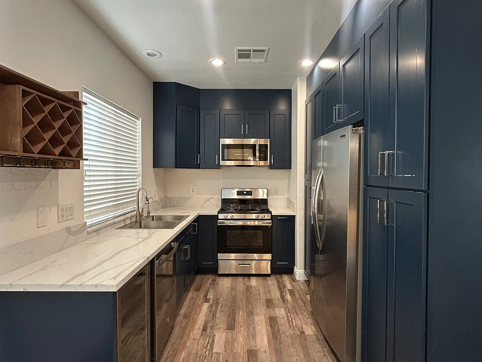 3 bed, 2.5 bath, 1362 sqft, $2,100 — Photo 3