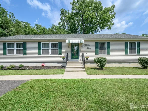 19 Indian Trl, Southampton, NJ 08088