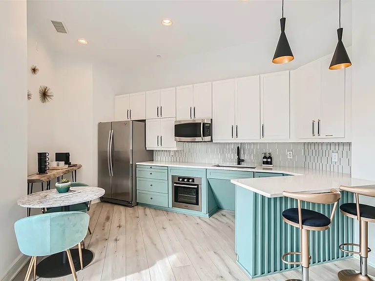 333 W Trade St #708 — Photo 24