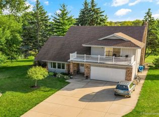 180 Robin Ct, Bloomingdale, IL 60108