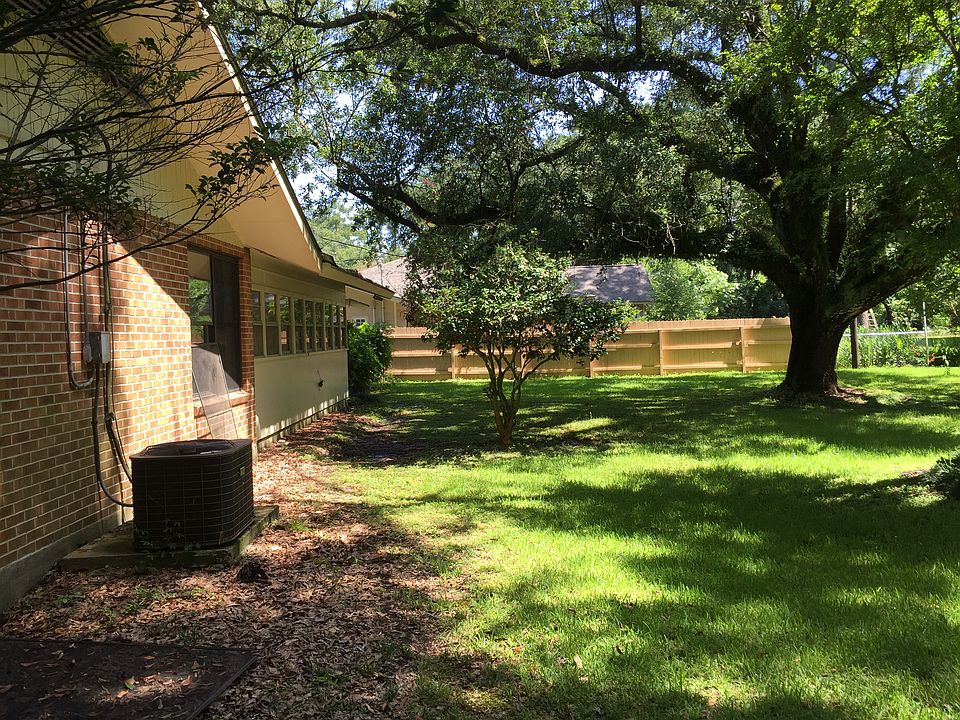 1st image of 108 College Dr