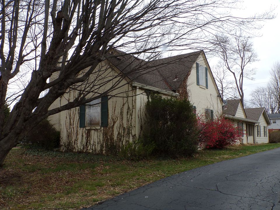 2nd image of 2715 Wildwood Dr