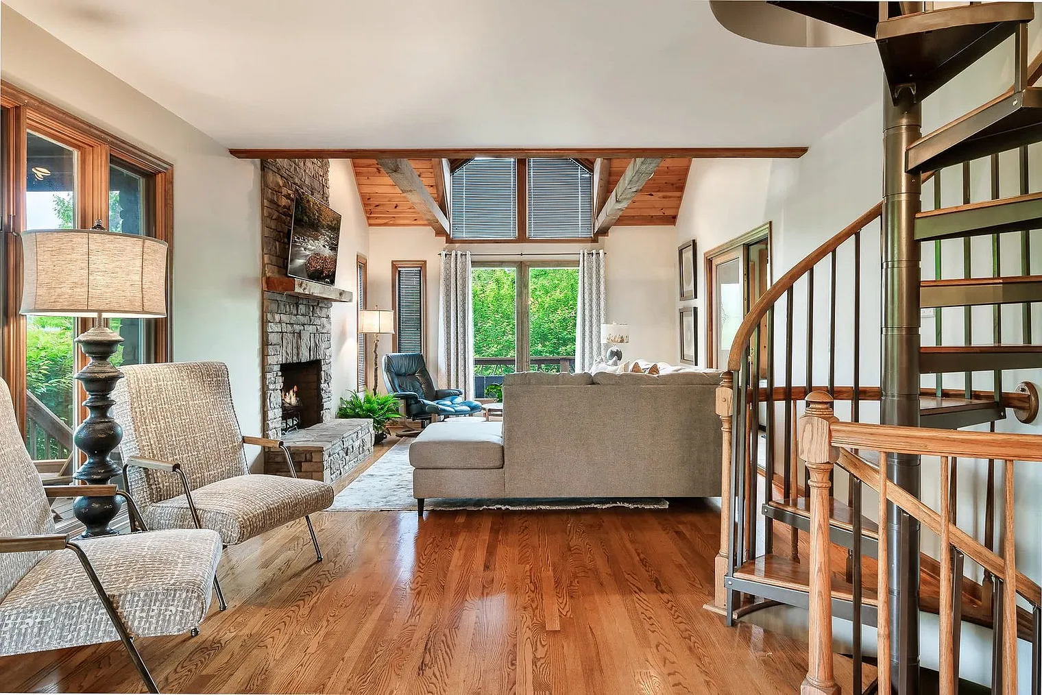 8 bed, 3.0 bath, 2734 sqft, $13,648 — Photo 1