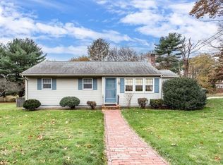 8 Rolling Ridge Rd, Franklin, MA 02038