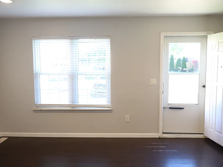 36806 Park Place Dr — Photo 4