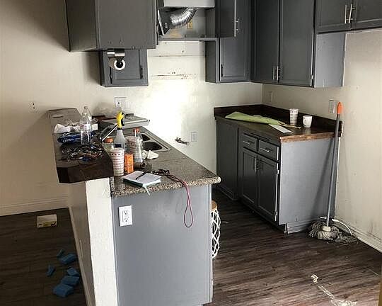 4th image of 720 S Hoover St