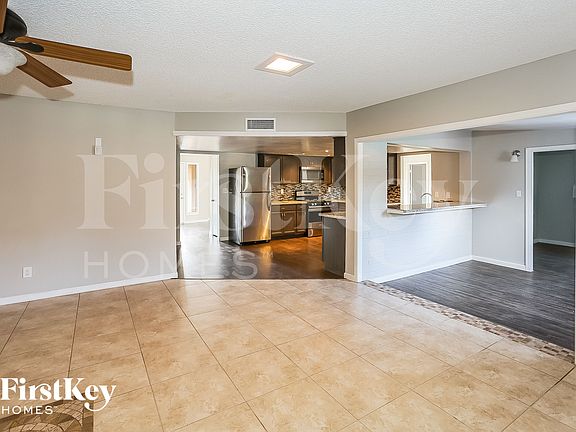 4th image of 8427 N 47th Dr