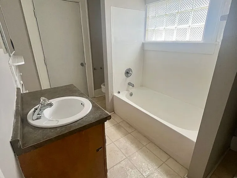 2295 SW 11th St — Photo 3