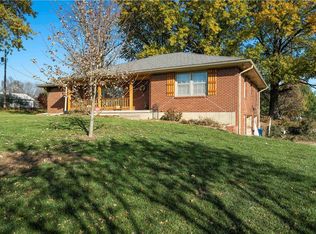 205 N La Frenz Rd, Liberty, MO 64068