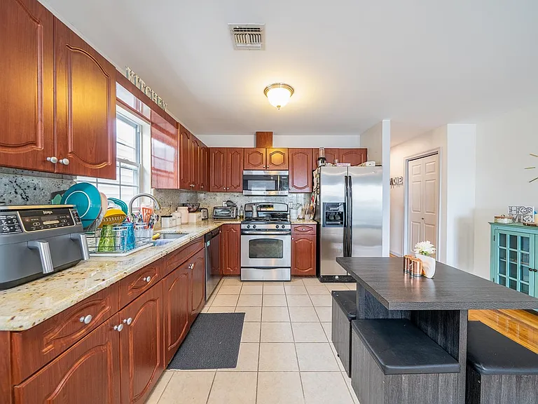 171 Halladay St #2 — Photo 6