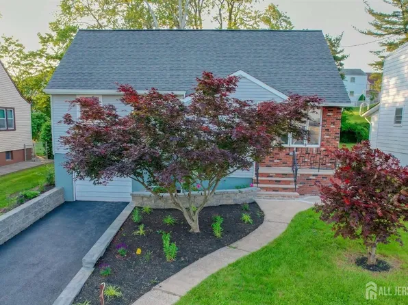 111 W Kelly St, Metuchen, NJ 08840