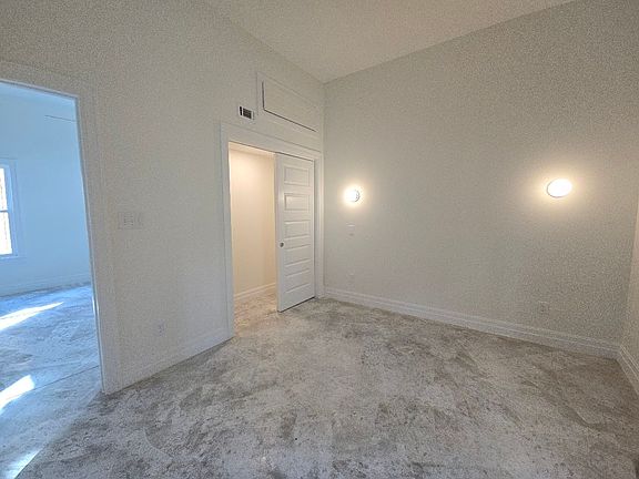 5th image of 421 E 63rd St Unit B