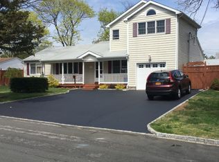 1014 14th St, West Babylon, NY 11704