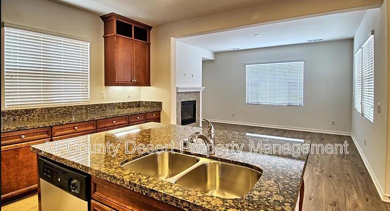 3 bed, 2.5 bath, 2048 sqft, $2,850 — Photo 2