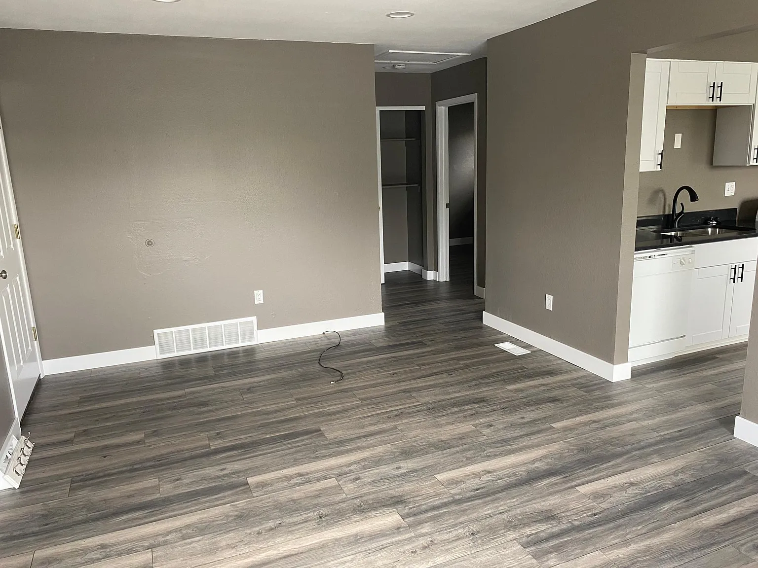 2 bed, 742 sqft, $1,600 — Photo 2