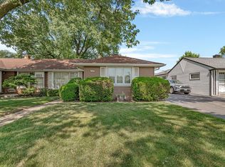 9028 S Knox Ave, Hometown, IL 60456