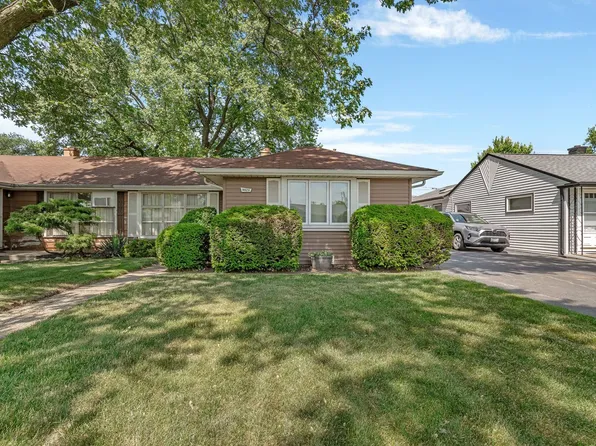 9028 S Knox Ave, Hometown, IL 60456