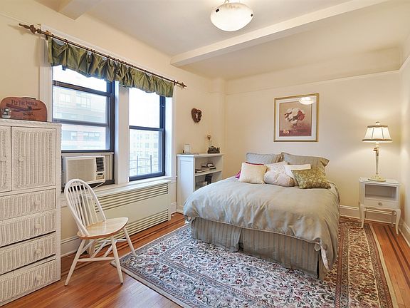 4th image of 710 W End Ave #11D