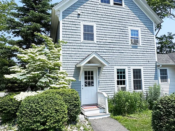 15 Warrenton St #2, Rockport, ME 04856