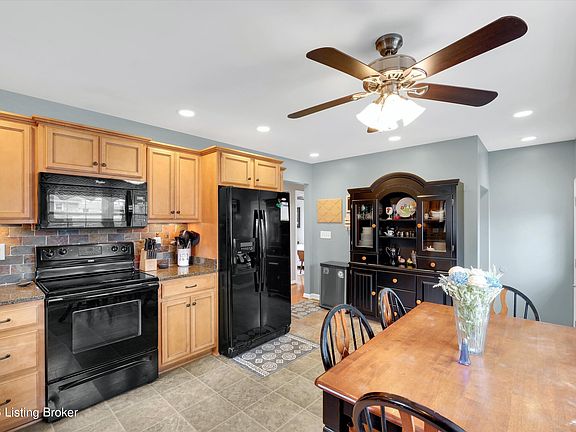 2nd image of 8107 Jasmine Ln