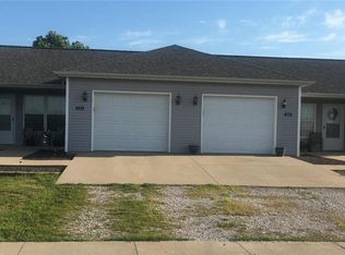 711 Cardinal Dr, Greenville, IL 62246