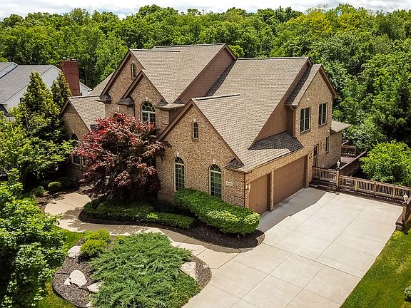 3rd image of 16560 Brooklane Blvd