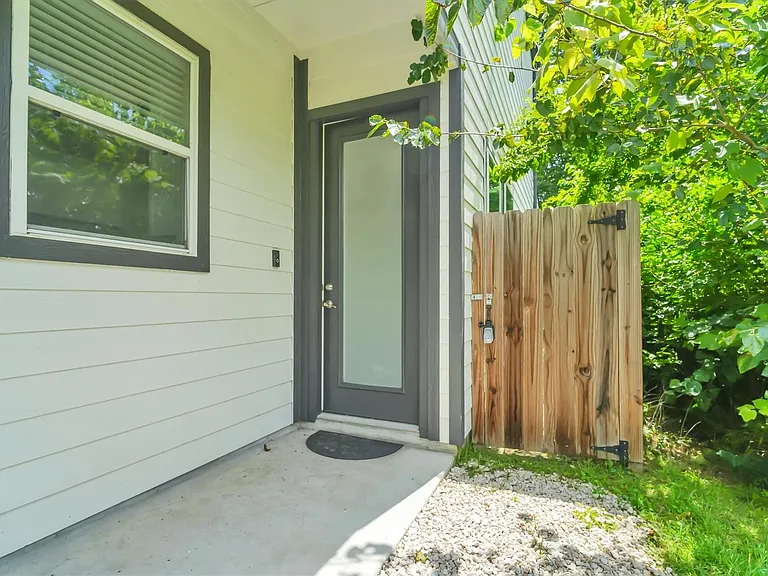 8318 Sunnyhill St — Photo 2