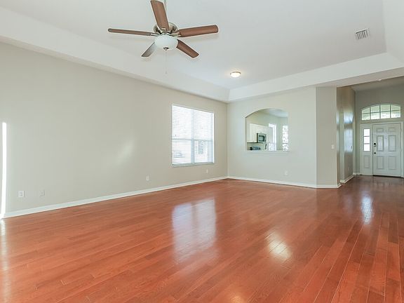 3rd image of 1613 Wakefield Dr