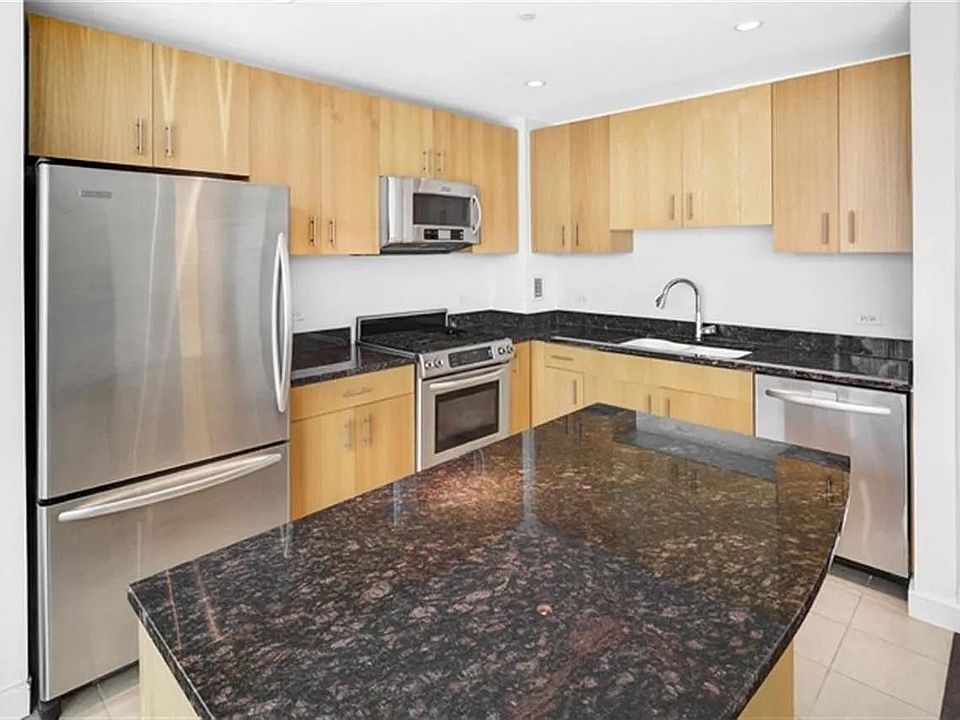 Large eat-in-kitchen with stainless steel appliances
