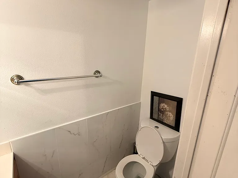 23903 Wilmington Ave — Photo 15