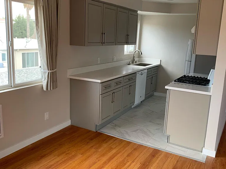 1045 S Sherbourne Dr #304 — Photo 3