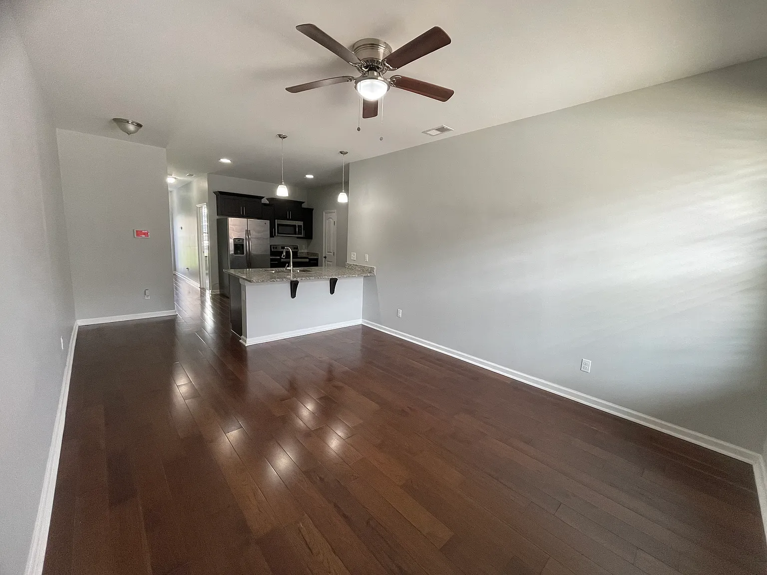 3 bed, 2.5 bath, 2160 sqft, $1,990 — Photo 2
