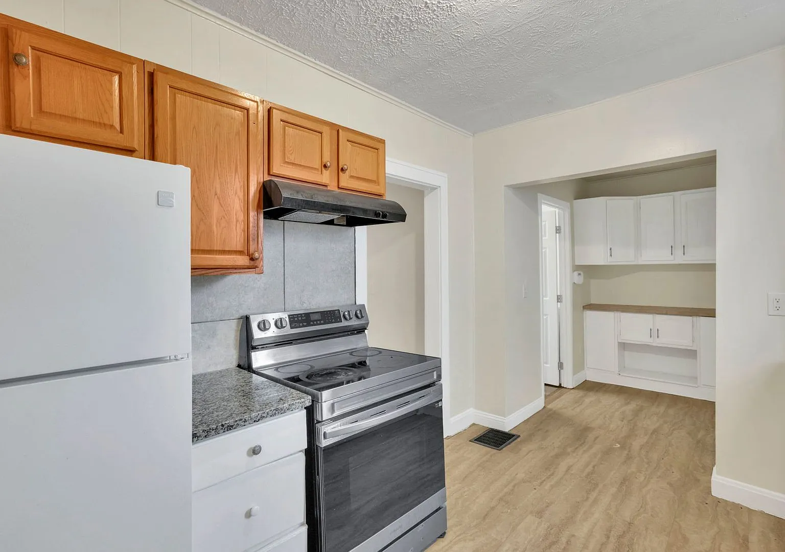 Freshly Updated 2 Bedroom Single-Family Home — Photo 1