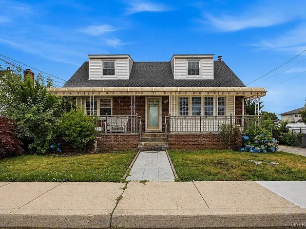 335 Roquette Avenue, Floral Park, NY 11001