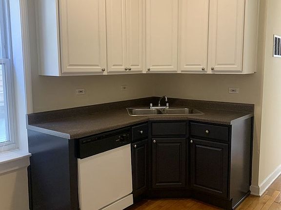 5th image of 2315 N Greenview Ave Unit 2A