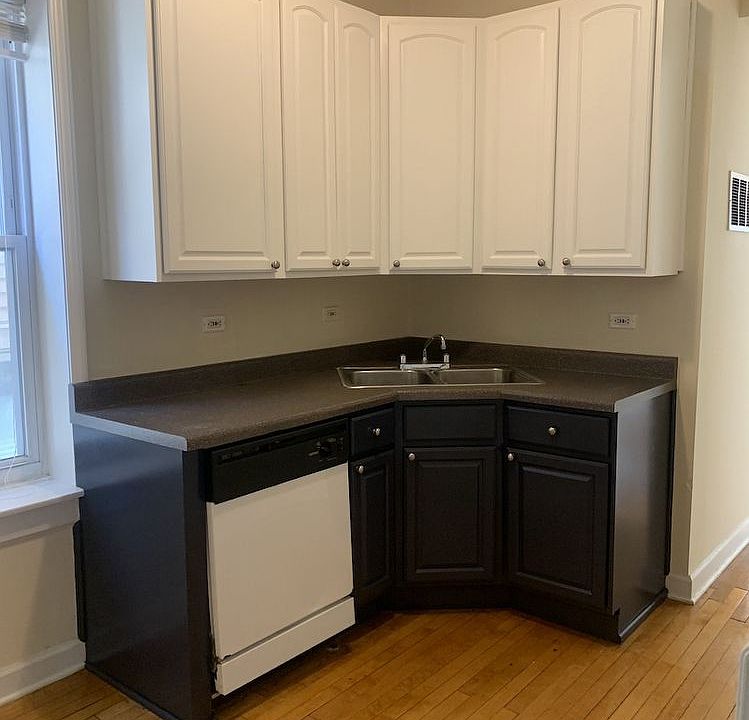 1st image of 2315 N Greenview Ave APT 2F