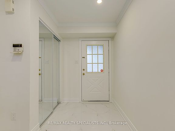 4th image of 2955 Thomas St #12