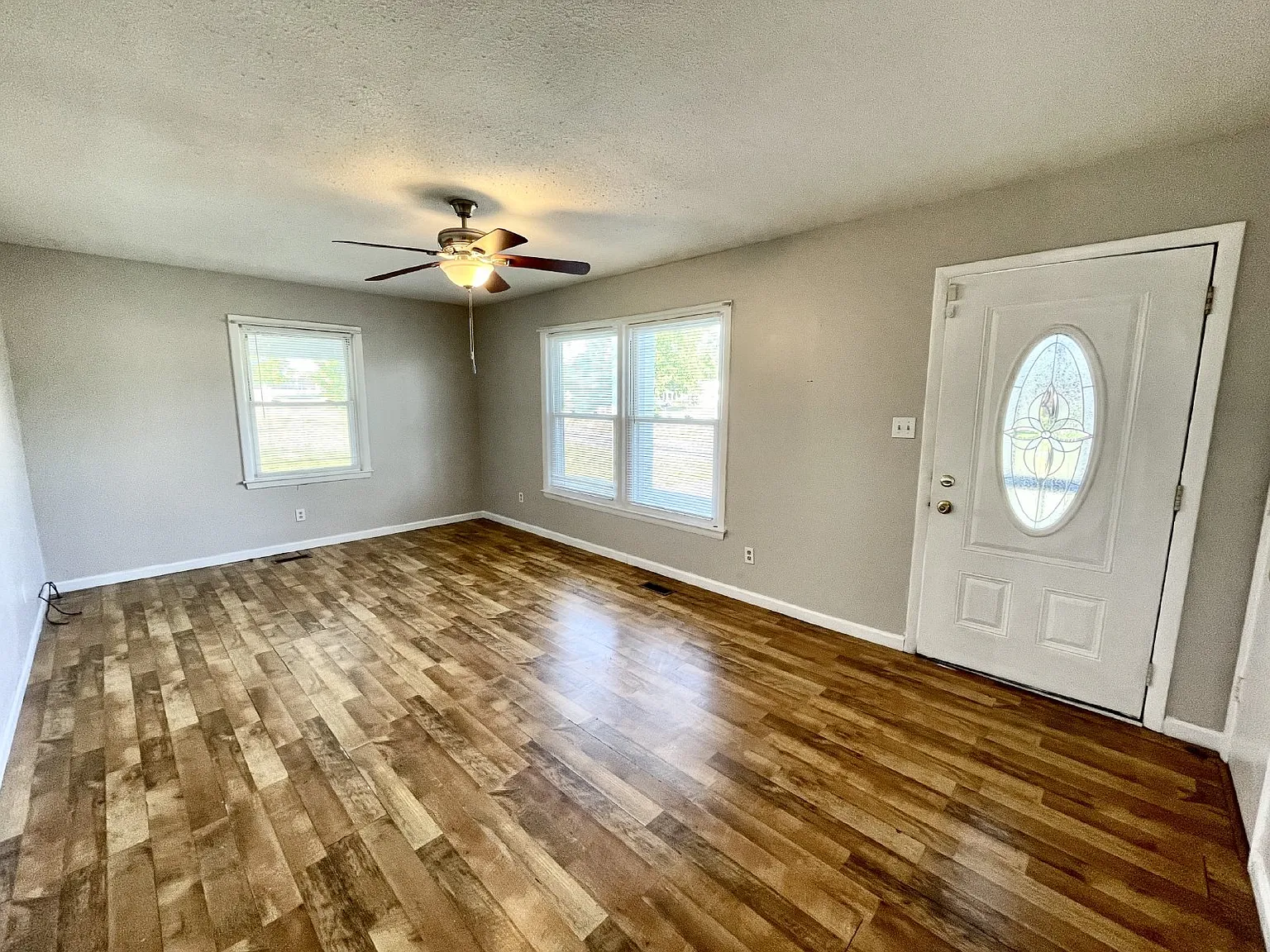 3 bed, 1.5 bath, 1300 sqft, $1,375 — Photo 4