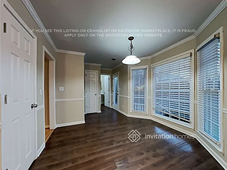 4351 Lakeside Hills Way NE — Photo 4