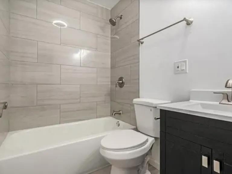 321 NW 22nd St — Photo 5