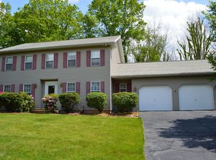 907 Longwood Dr N, Clarks Summit, PA 18411