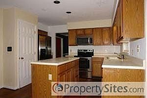 4th image of 4441 Branderwood Dr