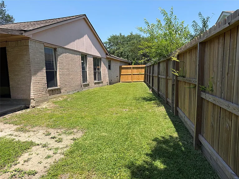 8027 Wind Forest Dr — Photo 20