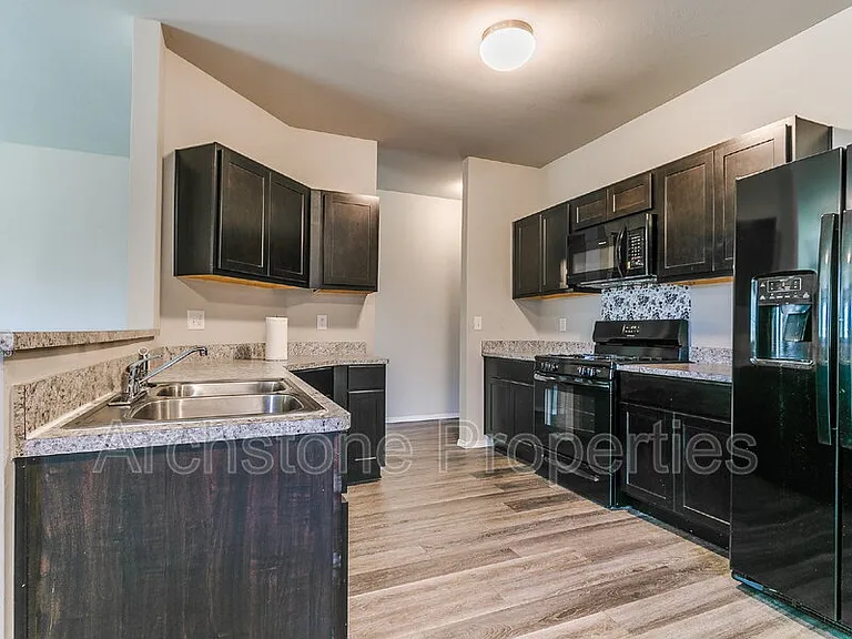1308 Dustin Dr — Photo 10