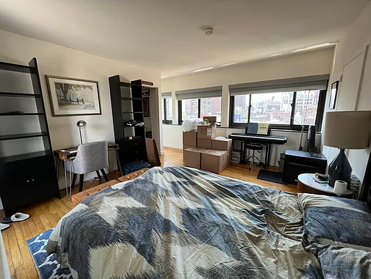 Rented by AZ REALTY NYC LLC | media 18