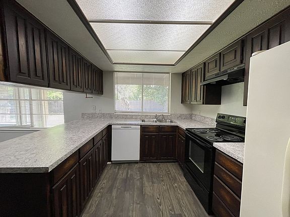 4th image of 1714 Briar Meadow Dr