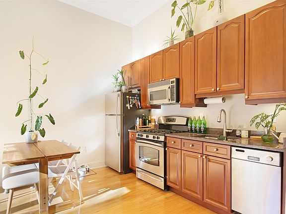5th image of 61 Grand St APT 1E