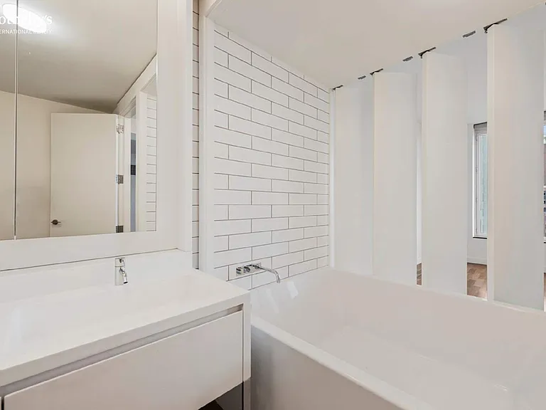 15 William St #37F — Photo 8