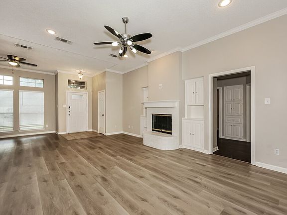 4th image of 1120 Highcrest Dr