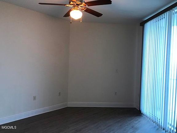 4th image of 2668 Beach Blvd